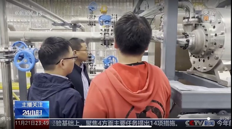 央视新闻报道画面中的能源回收装备场景